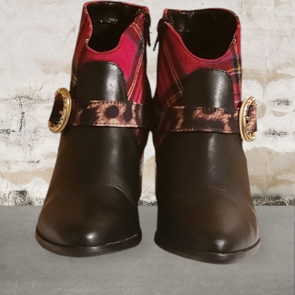 Women PU/TEXT Leather Coated Ankle Boots By Betsy Johnson Size 6.5M - Picture 4 of 10